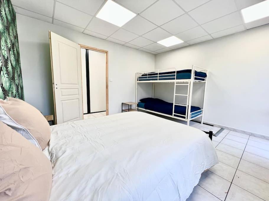 Le Grand Penon ~ Logement Spacieux A 6 Min Du Parc Saint-Georges-les-Baillargeaux Exterior foto
